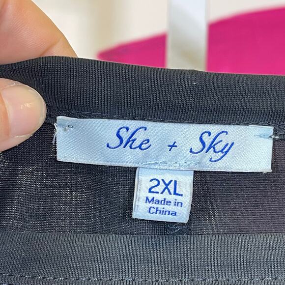 She + Sky, Tank Top with Knot Detail. Size 2XL. Good used condition! - Picture 5 of 7